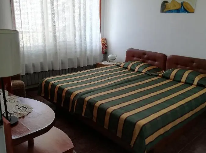 Trakia בית הארחה 2*