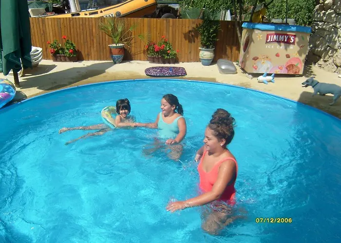 Trakia בית הארחה 2*